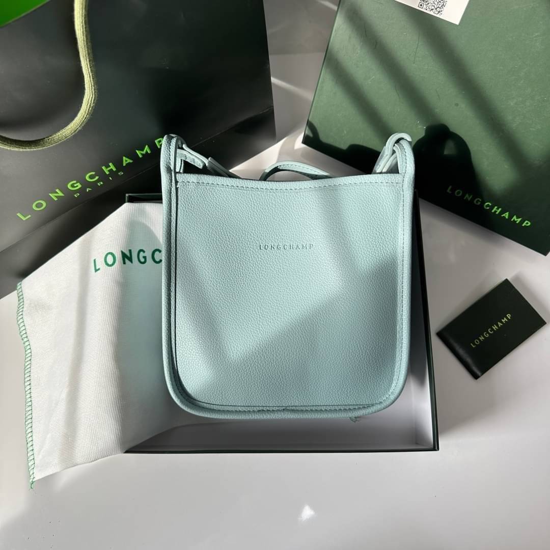 LONGCHAMP LE FOULONNÉ CROSSBODY BAG กระเป๋าสะพายที่เรียบง่ายและดูดี การออกแบบที่คล่องตัวของรุ่นนี้เหมาะอย่างยิ่งสำหรับผู้หญิงที่มีบุคลิกที่ต้องการกระเป๋าสไตล์แบบเรียบง่าย