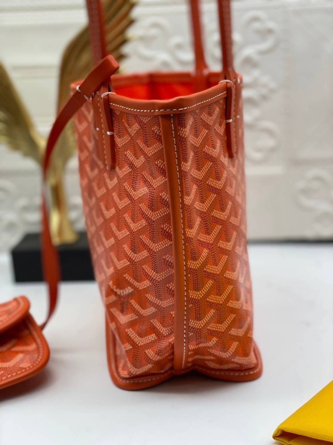 9 สี GOYARD ANJOU TOTE MINI / Goyard Mini Tote เกรดออริจินอลสลับแท้ ใช้งานต่างประเทศได้ ฮอตไอเท็ม กับกระเป๋าสะพายทรงโท้ท ไซส์มินิ กะทัดรัด มาครบสีขายดี เลิศทุกสี รูปทรงคลาสสิค ดีไซน์เป็นเอกลักษณ์ ใช้งานได้หลากหลาย