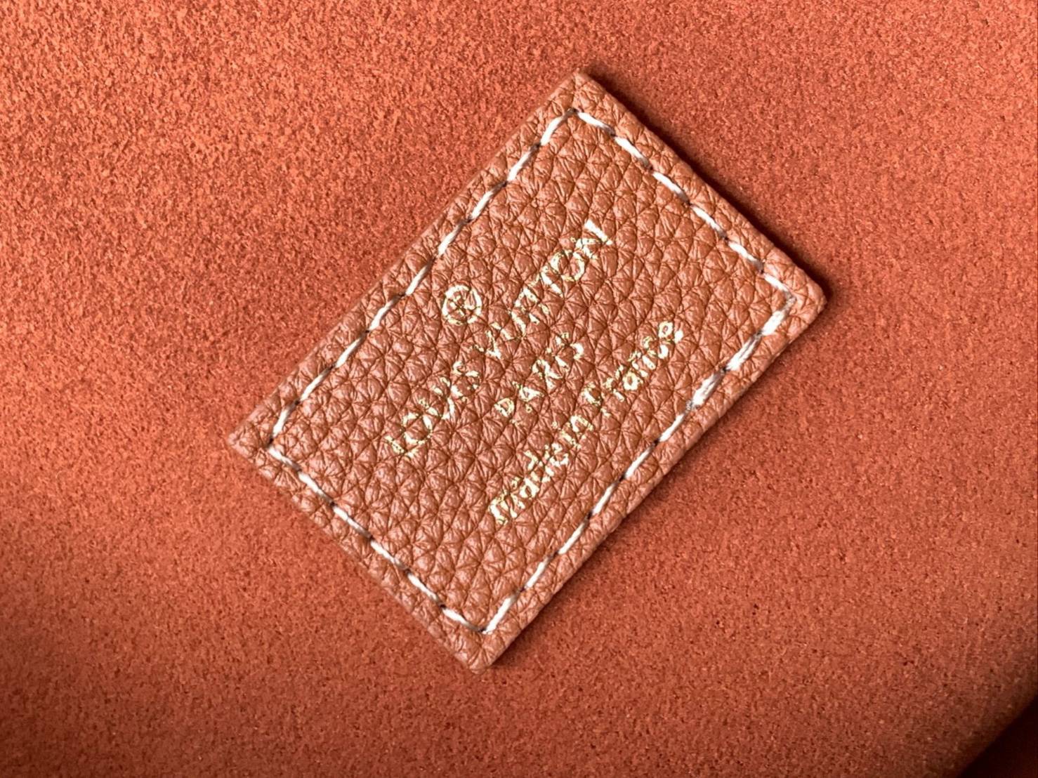 TOP ORI | หนังแท้ LV Low Key Hobo PM Bag เกรดเทียบแท้เทพดีสุด กระเป๋าสะพายทรงโท้ทรุ่นใหม่ เผยความเรียบหรูมีระดับด้วยรูปทรงเรียบง่ายและงานฝีมือประณีตไร้ที่ติ