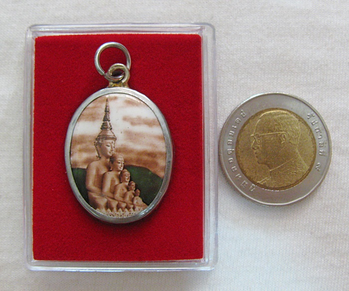 สินค้าหมดค่ะ ล็อกเก็ตพระพุทธเจ้า5พระองค์ วัดพระธาตุผาซ่อนแก้ว จ.เพชรบูรณ์ พ.ศ.2559 พร้อมกล่องเดิมค่ะ