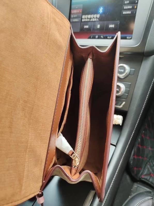 Coach Disney X Tilly Top Handle In Signature with Dalmatian Blossom/Light Khaki Multi Coated Canvas Satchel กระเป๋าถือและสะพายข้างรุ่นลิมิเตด คอลเลคชั่น Disney น่ารักมากค่ะ ใส่กระเป๋าสตางค์ใบยาวได้