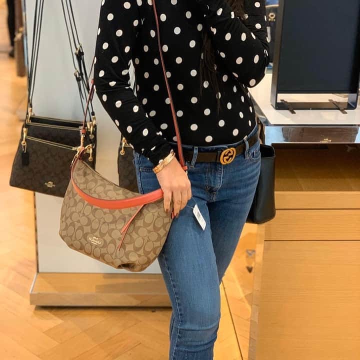 OUTLET 】ปรับราคาลง ได้ไปไม่ผิดหวังแน่นอนจ้าา💥 Coach Pebble Leather Small Skylar Hobo Shoulder Bag((90738)) พร้อมส่งที่ไทย ล่าสุด! กระเป๋าหิ้ว//สะพายข้างได้ ทรงน่ารัก ละมุน หนังแท้ หนังนิ่มมือดีมาก หลงรักแน่นอนค่าา! เปิดปิดกระเป๋าแบบซิปมีพู่ห้อย ใช