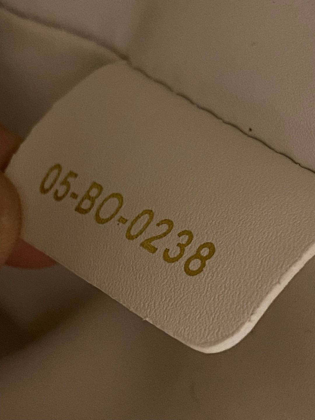 ORI | หนังแท้ DIOR Small Toujours vertical tote bag กระเป๋าทรงโท้ทไซส์เล็กสวยหรู ดีเทลสุดประณีตคอมพลีตลุคในทุกวัน เย็บลวดลาย macrocannage และชาร์มตัวอักษร D,I,O,R