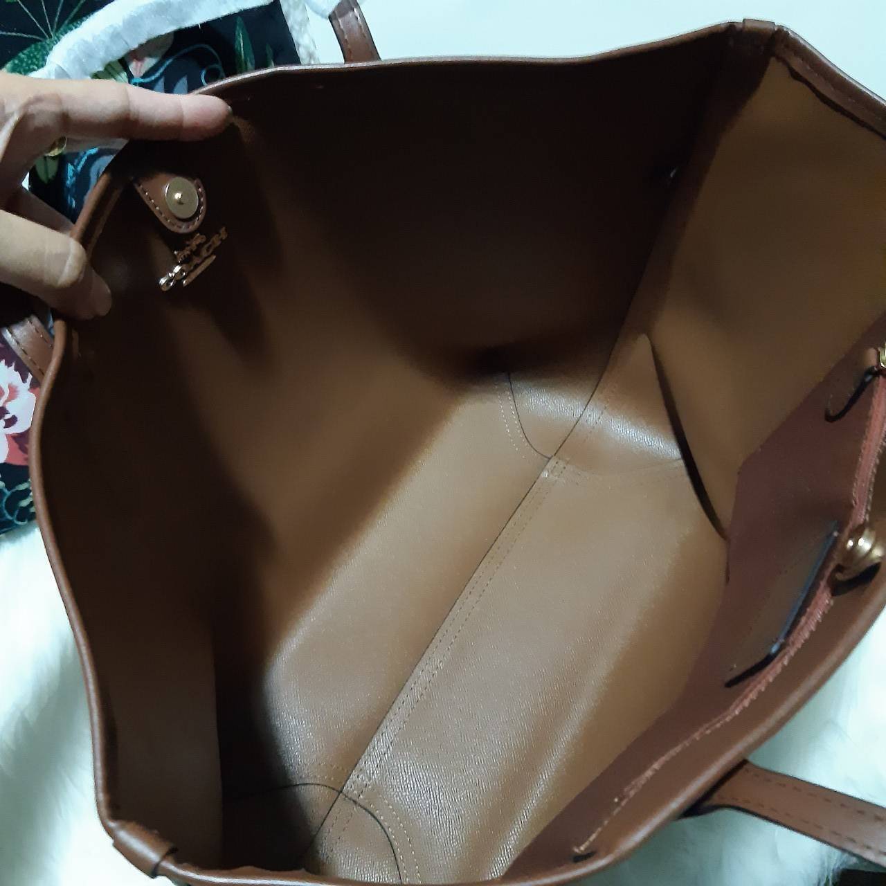 ของแท้ 💯% COACH C5696 CITY TOTE IN SIGNATURE CANVAS กระเป๋าถือทรงโท้ทใบใหญ่ ใส่ของได้ของครบครัน รุ่นใหม่ล่าสุด!! ⭐️⭐️ ขายดีทุกไซส์ ทุกสีจริงๆรุ่นนี้ ✔️✔️ สะพายคล้องไหล่ได้เก๋ๆ วัสดุหนังแคนวาสคุณภาพดี