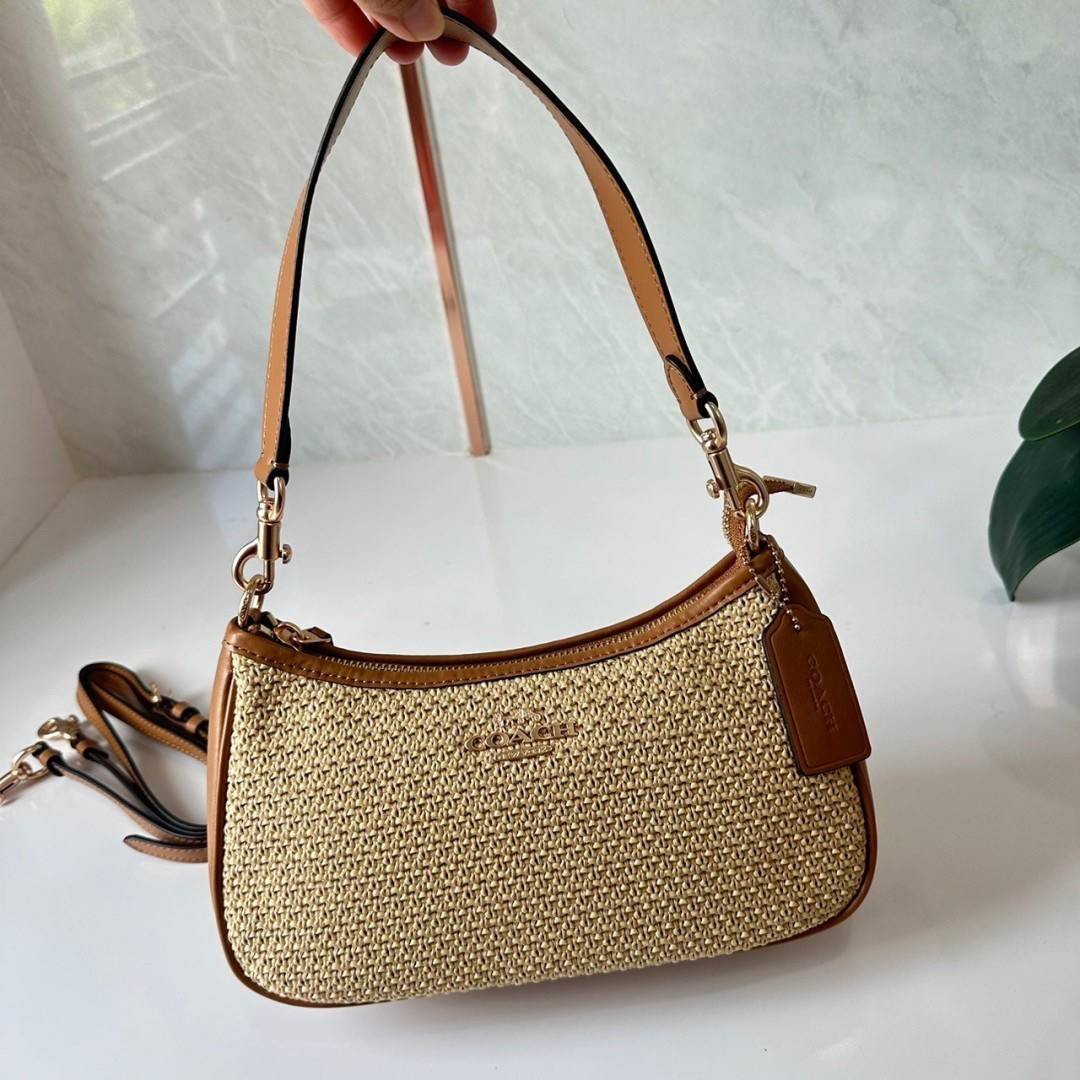 COACH TERI SHOULDER BAG (CR350) กระเป๋าทรงโฮโบ ทรงพอชดีไซน์ใหม่ เกรดท็อปออริ 1:1 สลับแท้ ใช้งานต่างประเทศได้