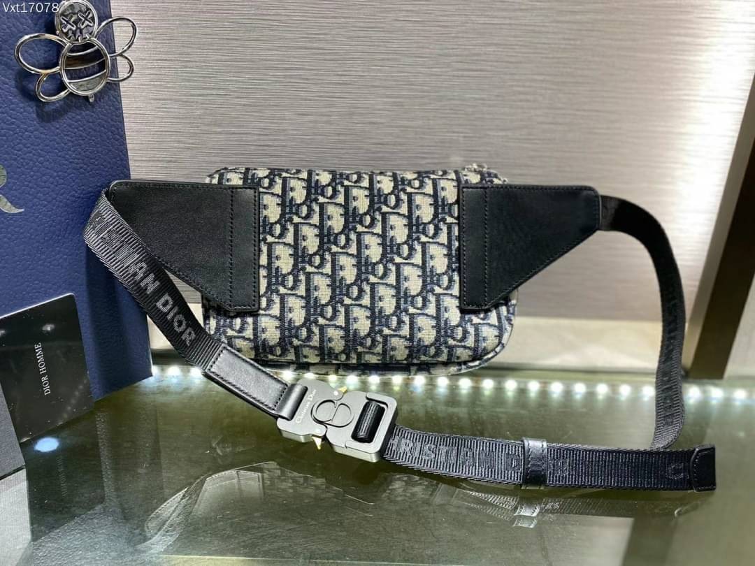 CHRISTIAN DIOR BEIGN AND OBLIQUE JACQUARD SADDLE BELT BAG / Dior Belt Bag เกรดใช้งานสลับของแท้ เกรดออริจินอล ภาพสินค้าถ่ายจากงานขายจริง ใช้งานต่างประเทศได้