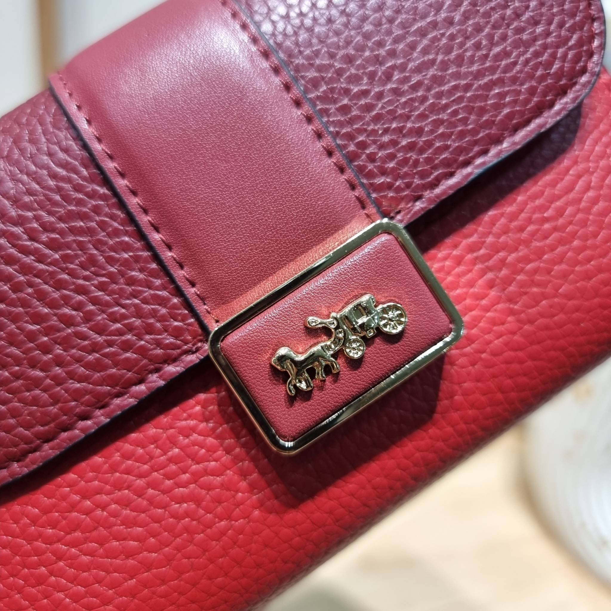 COACH MEDIUM GRACE WALLET IN SIGNATURE CANVAS CC061 CC060 CC059 พร้อมส่ง 5 สี กระเป๋าสตางค์ใบกลาง ดีไซน์หรู โดดเด่นด้วยโลโก้สไตล์วินเทจ คลาสสิค โทนสีใช้งานง่าย