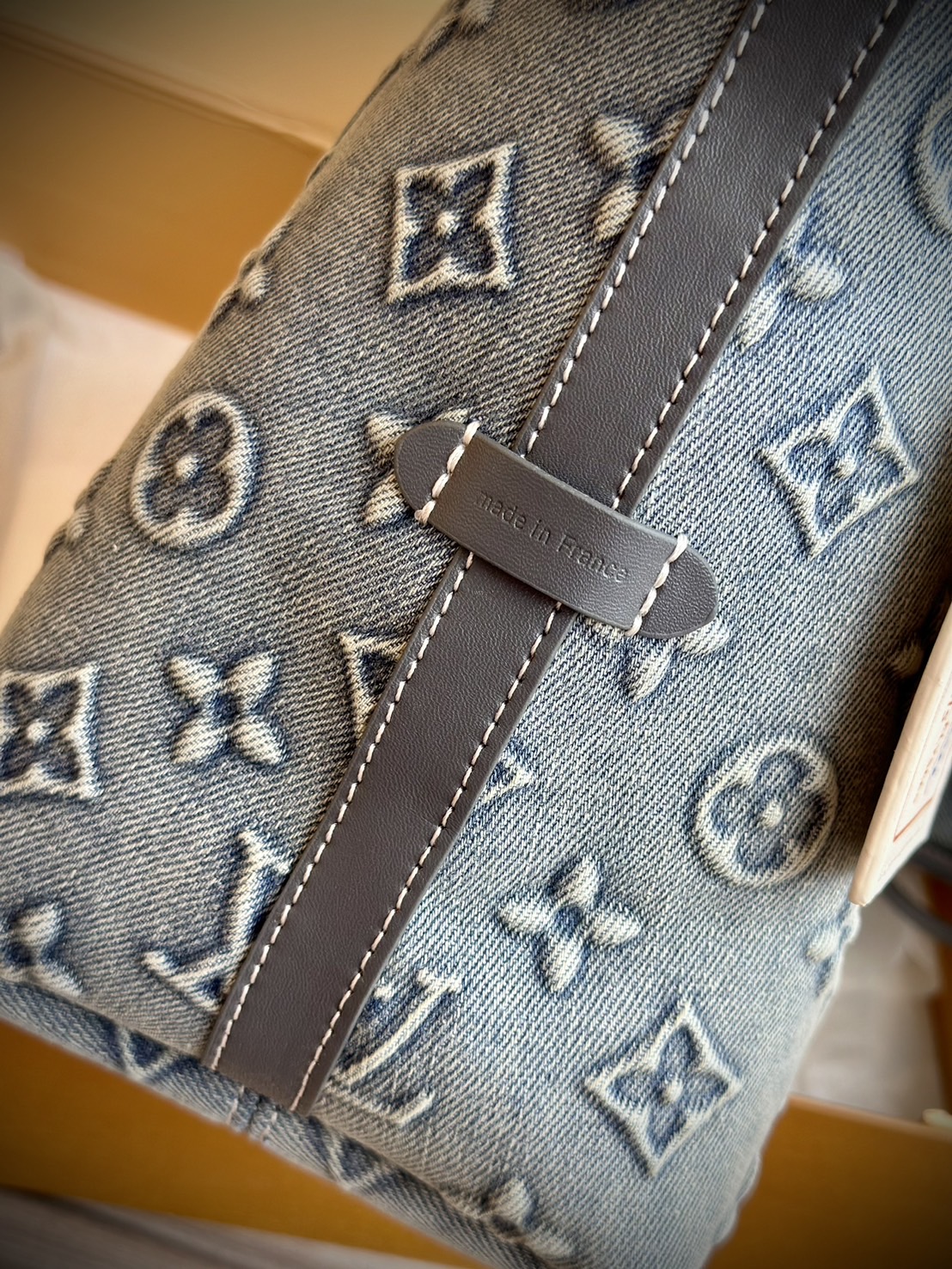 LV Carryall Denim Vintage Tote Bag กระเป๋าทรงโท้ทเดนิมสไตล์วินเทจ รุ่นใหม่ปั้มลายโมโนแกรมบนเดนิมสุดไอคอนิก ที่ใครเห็นต้องเป็นคลั่งรัก ผู้ดี หรูหราได้ทุกลุค ทุกสไตล์