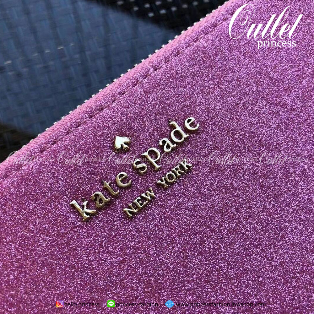KATE SPADE JOELEY LONG WALLET กระเป๋าสตางค์ใบยาวรุ่นใหม่ล่าสุดหนัง Saffiano สไตล์ PRADA สวยน่าใช้ตัวเนื้อกระเป๋าตกแต่งด้วยกลิทเตอร์ทั้งใบ สวยหรู ภายในมีช่องซิป1ช่อง และช่องใส่บัตรหลายช่อง ใส่เหรียญ บัตรได้เยอะ ตัวจริงสวยน่าใช้มากค่ะ