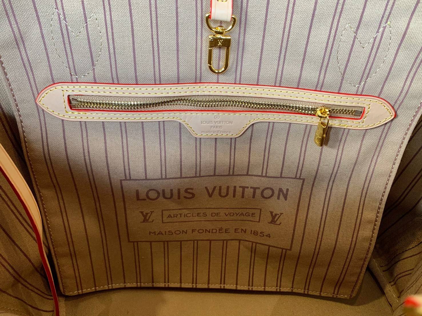 VIP 】LOUIS VUITTON NEVERFULL MM พร้อมส่ง มาพร้อมใบลูก สุดคุ้มค่าา❗️ กระเป๋าหิ้ว//คล้องไหล่ ใบใหญ่ ทรงสุดฮิตจาก LV premium gift เคาเตอร์ ตปท. หนังแท้ นิ่มลายLV ทั้งใบสวยงามค่ะ ปากกระเป๋ามีตัวคล้อง ภายในกระเป๋กว้างมากๆ สาวๆที่สัมภาระเยอะหายห่วงเลยค่ะ