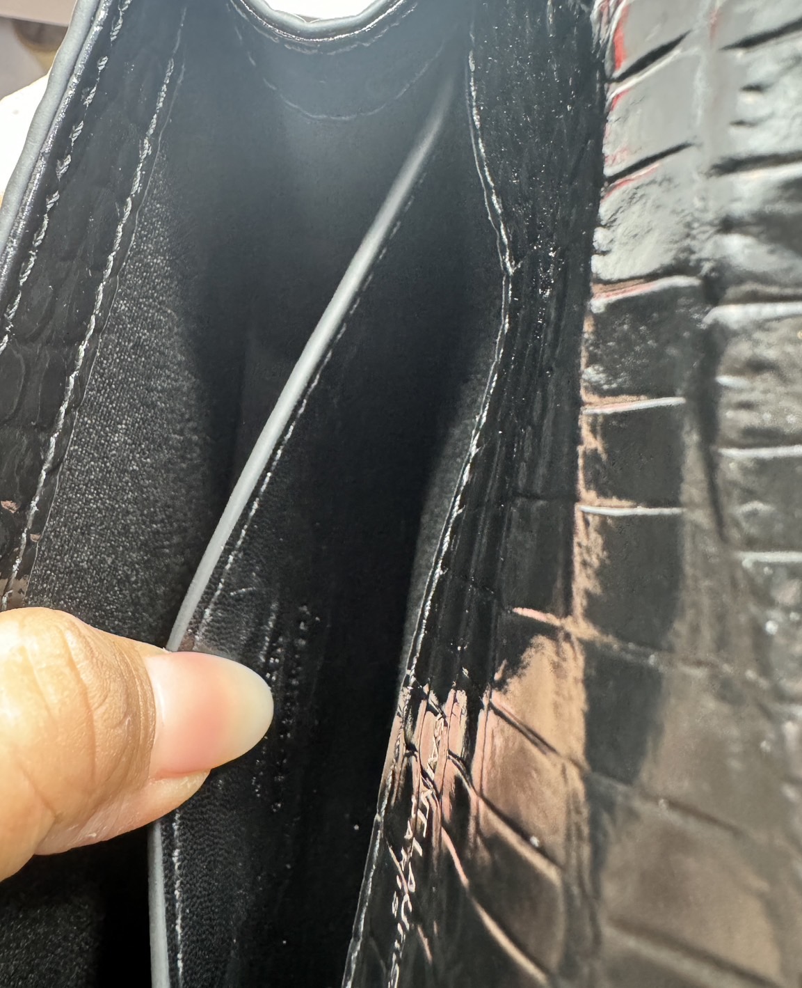 ORI หนังแท้ | 20cm Ysl Kate Croc Tassel Bag / YSL Woc Bag กระเป๋าสะพายทรง woc เรียบหรูดูแพงที่แท้จริง งานหนังลายจรเข้เต็มใบโดดเด่นด้วยโลโก้แบรนด์สุดหรู พร้อมพู่ห้อย รุ่นฮิตลอดกาลดูดีมีระดับ