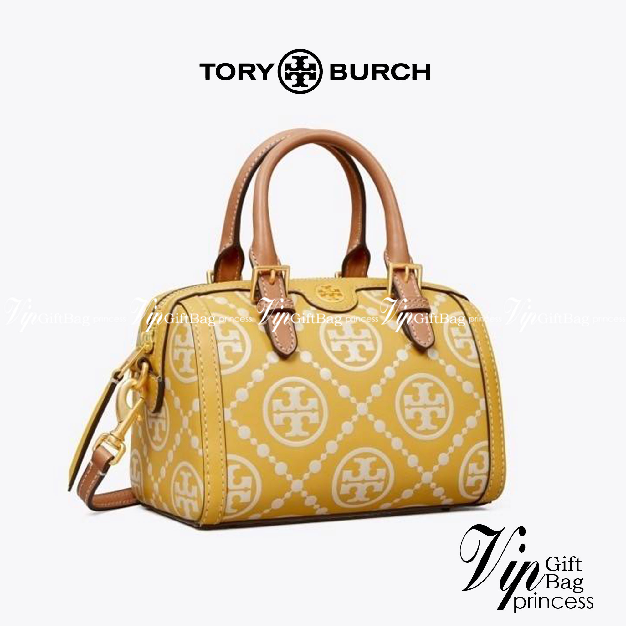 Tory Burch T-Monogram Mini Embossed Wine Bucket Bag / Tory Burch Mini Bucket กระเป๋าถือหรือสะพายไหล่ ทรงหมอนขนาดเล็ก ประดับด้วยลวดลายอันเป็นสัญลักษณ์ของแบรนด์ ถูกประดิษขึ้นด้วยความพิถีพิถันวัสดุหนังอย่างดี ด้านในบุด้วยหนังไมโครซูแอคเนื้อนุ่มทำความสะอาดง่า