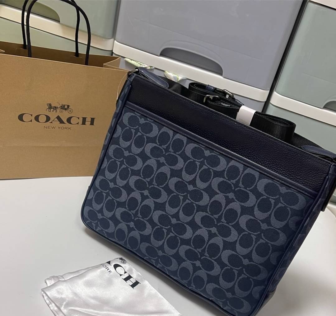 COACH Thompson Crossbody In Signature Jacquard With Varsity Stripe C5291 มี 2 สี พร้อมส่งที่ไทย
