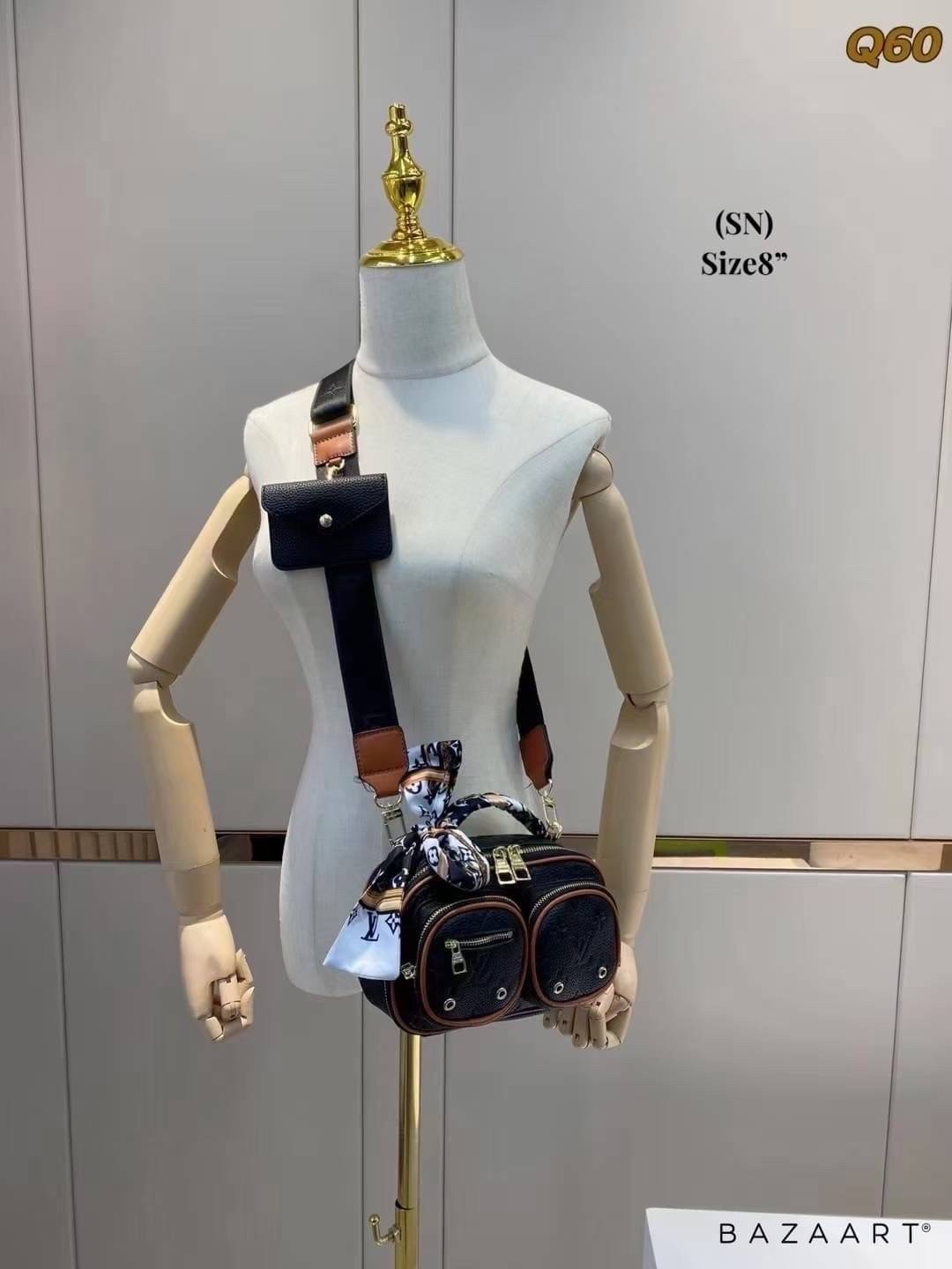 LV UTILITY CROSSBODY Monogram coated canvas ภาพถ่ายจากงานขายจริง ใช้งานต่างประเทศได้