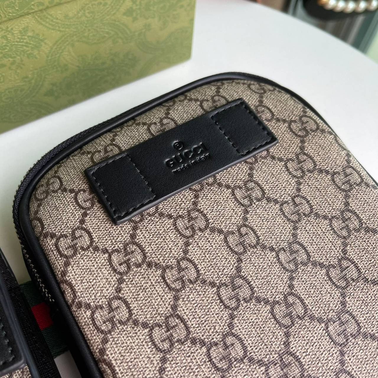 หนังแท้ Gucci GG Supreme belt bag - Neutrals A two-pouch belt bag in GG Supreme canvas with black leather trims. กระเป๋าคาดอก/คาดเอว อีกรุ่นหนึ่งที่หลายคนตามหา งานออริสวยมาก ทำจากหนังแท้ สามารถใช้ได้ทั้งผู้ชายแล้วก็ผู้หญิงสามารถคาดเอวหรือคาดอกก็ได้