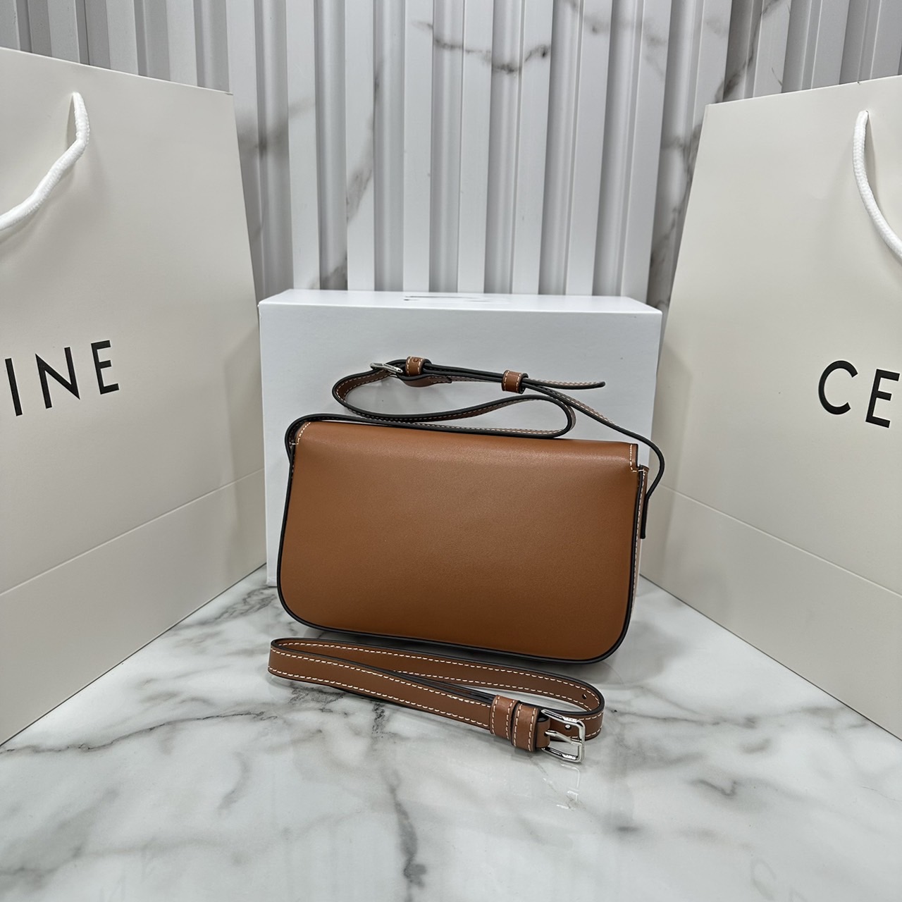 CELINE TRIOMPHE SHOULDER BAG / Celine SHOULDER BAG CLAUDE in shiny กระเป๋าสะพายไหล่ พร้อมสายสะพาย 2 เส้น เกรดออริ 1:1 ใช้งานต่างประเทศได้