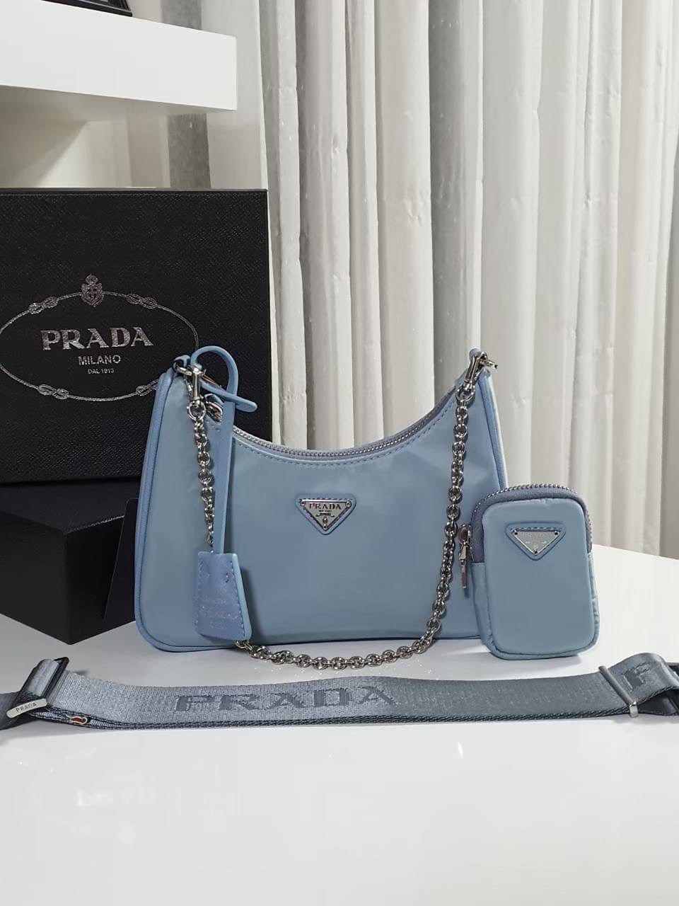 BEST SELLER!! **กำลังมาแรงมากค่ะ กับแบรนด์ PRADA ใบเดียวคุ้มมากค่ะ อุปกรณ์ ครบชุด **ซื้อ1ได้ถึง3ไอเท็ม ทั้งสายยาว และกระเป๋าใส่เหรียญ และป้ายแท็คหนัง อย่างดี **อะไหล่ปั้มแบรนด์แท้ทุกจุด วัสดุทำจากผ้า Nylon อย่างดี กันน้ำได้ อยู่ทรงสวย สามารถใส่กระเป๋าตังค