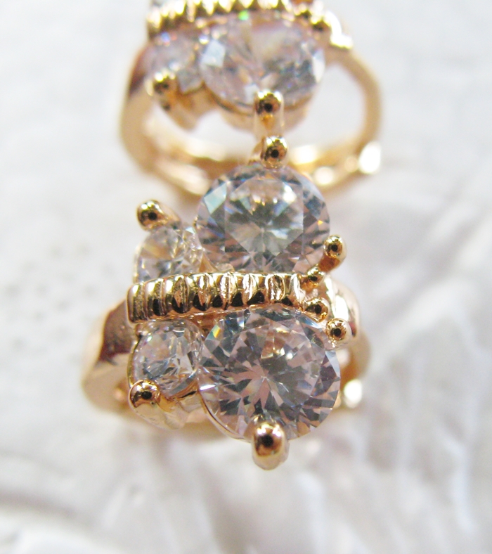 ต่างหูอิตาลีรูปผีเสื้อประดับเพชรค่ะ