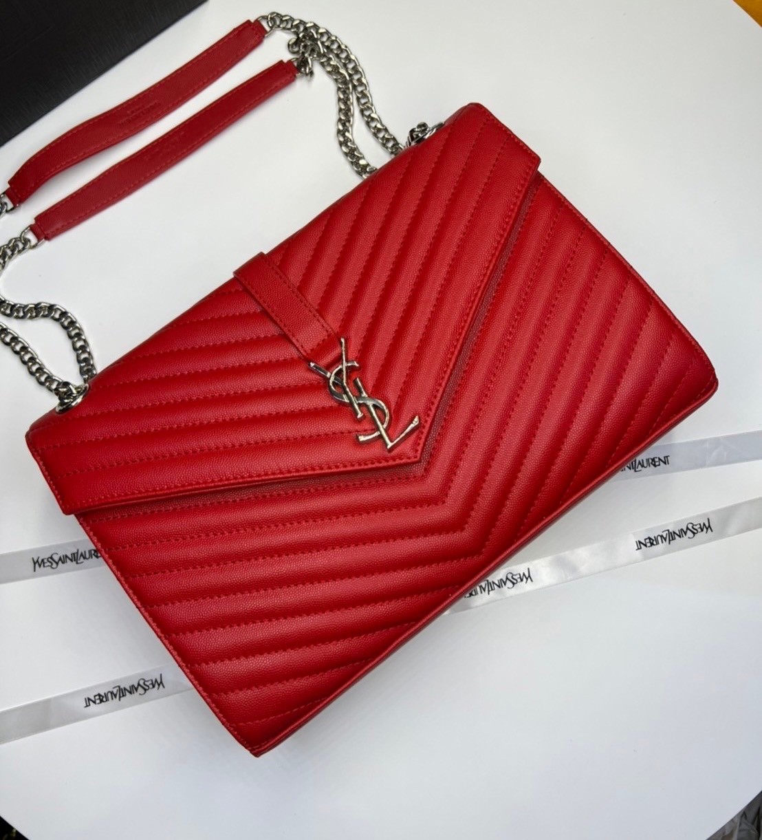 หนังแท้ YSL college large chain bag in quilted leather 30cm กระเป๋าสะพายใบใหญ่ ดีไซน์ทรงสวยหรู ตอบโจทย์ได้ทุกสไตล์ ภาพสินค้าถ่ายจากงานขายจริง ใช้งานต่างประเทศได้