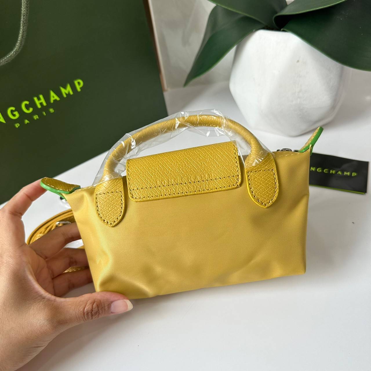 LONGCHAMP LE PLIAGE ORIGINAL Pouch with handle กระเป๋าใบเล็กขนาดกระทัดเหมาะกับใส่ของจำเป็นจุกจิก