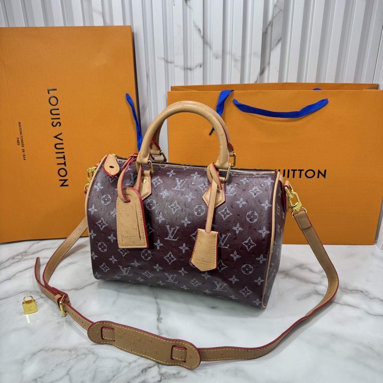 ORI หนังแท้ | LV Speedy P9 Bandoulière 30 Bag กระเป๋าสะพายทรงหมอนสปีดี้ใบใหญ่ คอลใหม่ล่าสุดหรูหราโดดเด่น แต่งลายนูนเพิ่มเท็กเจอร์เต็มใบ รูปทรงใช้งานง่ายสวยตลอดกาล