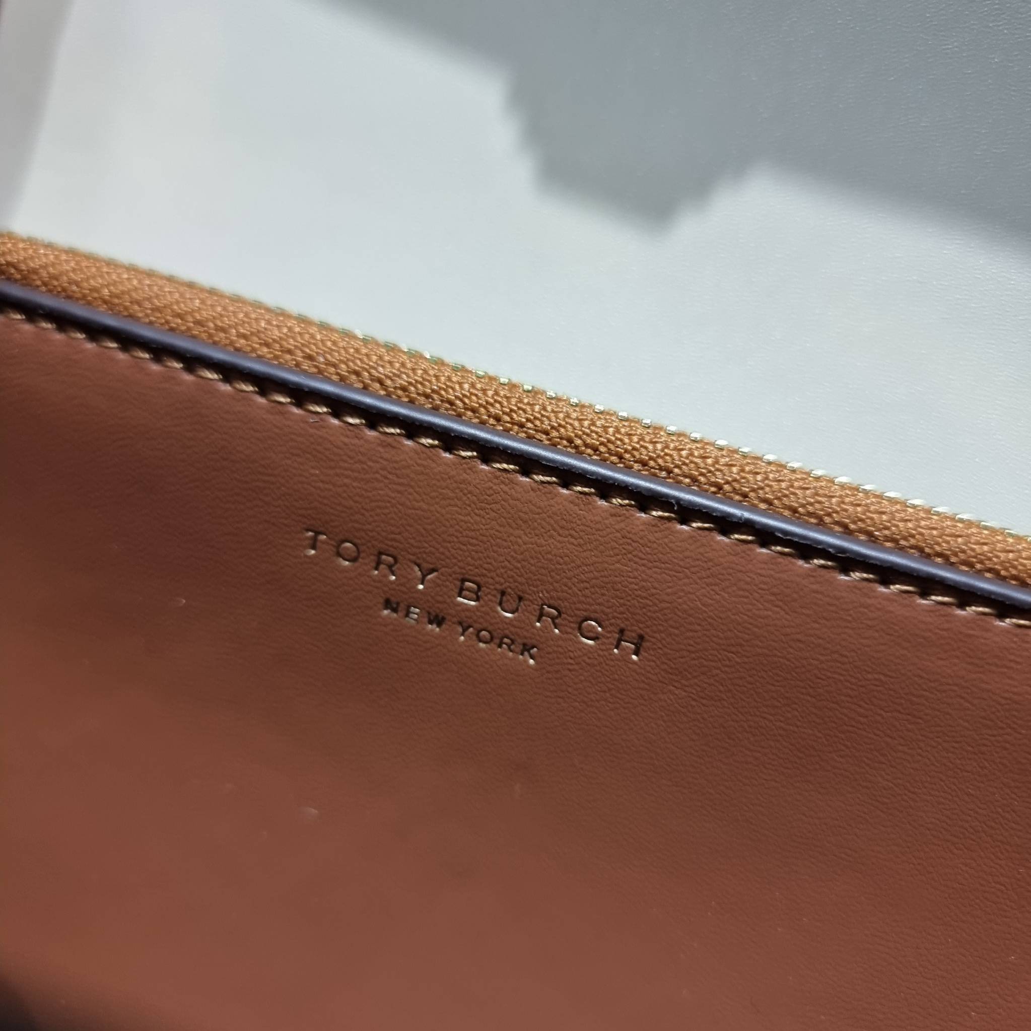 Tory Burch Bag / TORY BURCH ELEANOR CONVERTIBLE SHOULDER BAG รุ่นยอดนิยม กับไซส์ใหม่ ใหญ่จุคุ้ม! กระเป๋าสะพายข้าง ดีไซน์อยู่ทรง เรียบหรู! ผู้ดีกว่าใคร