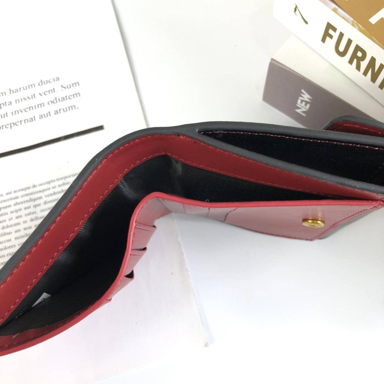 กระเป๋าสตางค์ใบสั้น COACH สามารถใช้งานได้ทั้งด้านหน้าและด้านหลัง