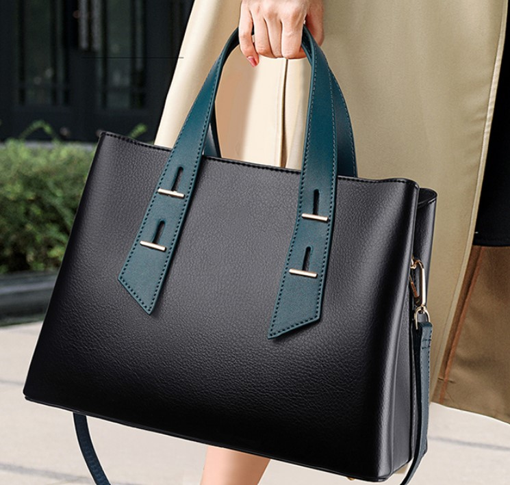 กระเป๋าถือ กระเป๋าสะพาย ผู้หญิง หนังแท้ สีดำ แบบเรียบ แต่งสายสวย ๆ กระเป๋าถือ ทำงาน แบบสวย ๆ 246864