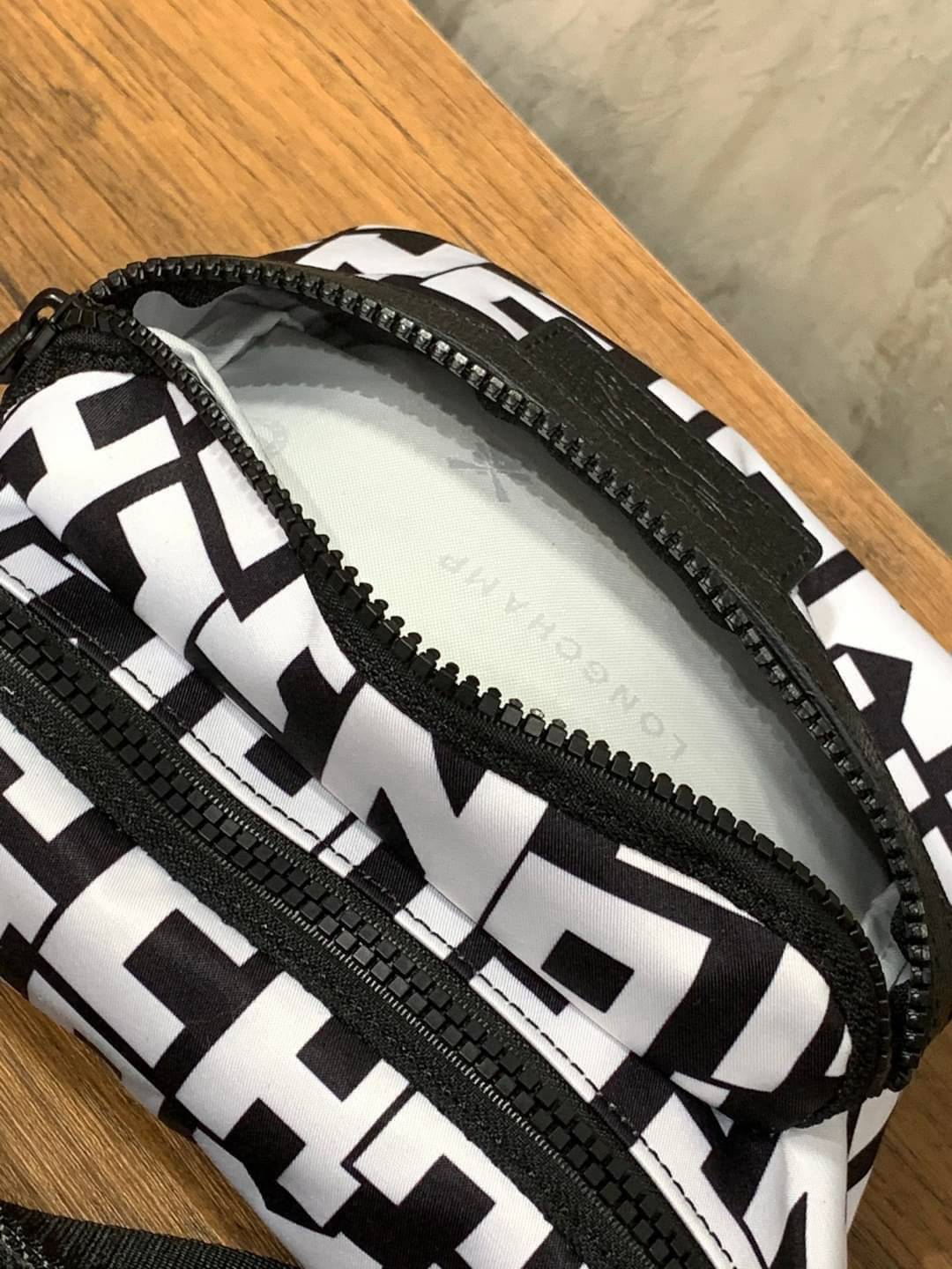 LONGCHAMP LE PLIAGE LGP BELT BAG M เท่ห์อย่างมีสไตล์กระเป๋าทรงคาดอกและคาดเอวดีไซน์แนวสปอร์ต เพิ่มความโดดเด่นทันสมัยด้วยลายซิกเนเจอร์