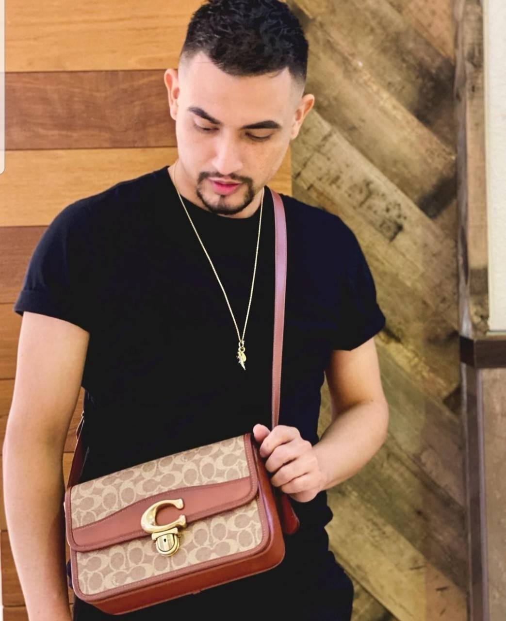 OUTLET 】COACH STUDIO SHOULDER BAG IN SIGNATURE CANVAS (COACH C6639) โอ้โห!! ตลึงเลย สวยฟาดมากๆเทอ!! 🌺ห้ามพลาดนะยูวว🤩รุ่นคลาสสิค เรียบหรู ดูแพงสุดๆ //พร้อมส่งก่อนใคร ยังไม่มีในช็อปไทยนะยูวว😘//กระเป๋าสะพาย คลอสบอดี ดีไซน์เฉียบ สายปรั