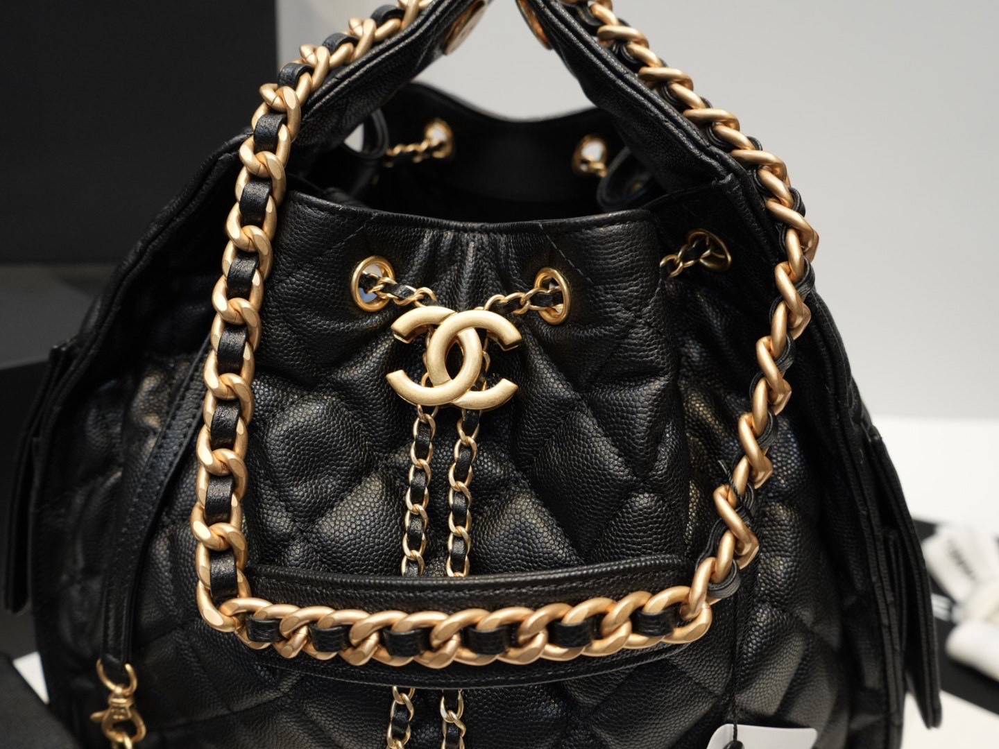 TOP ORI หนังแท้ | มีรองบ่า CHANEL 25 Medium Handbag Spring-Summer 2025 กระเป๋าสะพายรุ่นใหม่สุดฮอตแห่งปี หนังแท้ลายเกรน ที่สุดแห่งความไอคอนิก มาพร้อมใบเล็ก อะไหล่สีทองสวยหรู