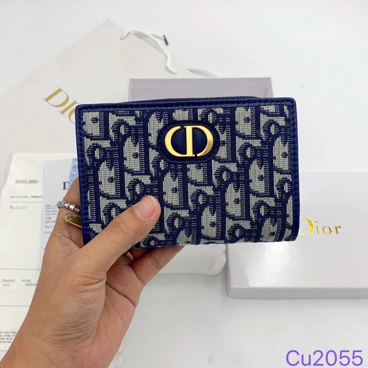 DIOR Zipped Wallet jacquard leather / DIOR Card Holder กระเป๋าสตางค์ ใบกลางแบรนด์หรู พร้อมช่องซิปกลาง ใส่บัตร ใส่ธนบัตรได้เยอะ ครบจบในใบเดียว พร้อมส่งที่ไทย ภาพสินค้าถ่ายจากงานขายจริง ใช้งานต่างประเทศได้