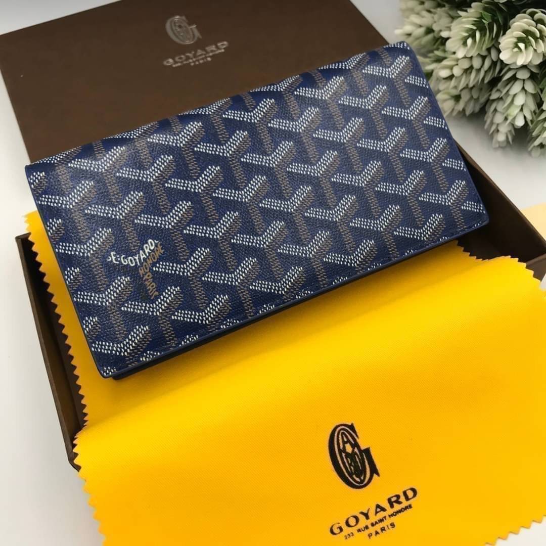 หนังแท้ GOYARD LONG WALLET กระเป๋าสตางค์ใบยาว รุ่นตามหา มาเท่าไหร่ไม่เคยพอเลยค่า เป็นรุ่นคลาสสิกที่หยิบมาใช้งานได้บ่อยที่สุด งานหนังแท้ทั้งใบสวยมากนะคะ ใช้ทนทานได้นานเลยค่ะ ภาพสินค้าถ่ายจากงานขายจริง พร้อมส่งที่ไทยราคาสุดคุ้มห้ามพลาดค่ะ! ภาพสินค้าถ่ายจากง