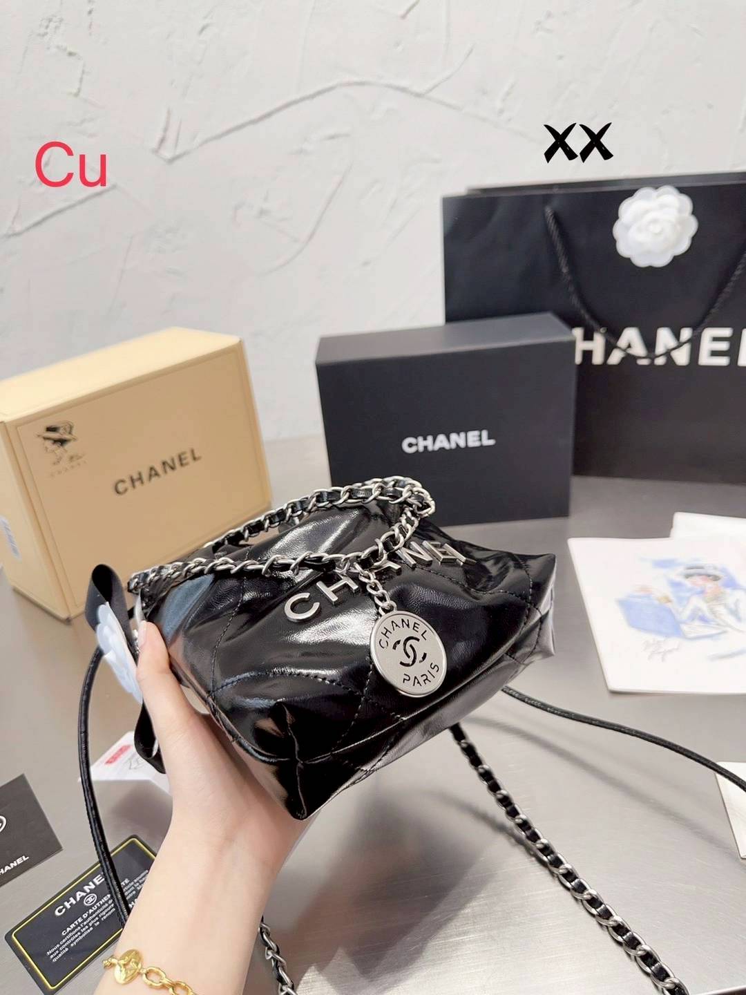 CHANEL 22 Mini bag สีใหม่สวยหวานสดใสเข้าแล้วค่า สวยเกินต้านที่สุดกับไอเท็มนี้ ที่สาวๆหรือใครๆก็ต้องมีแล้ว!! มาในไซส์มินิ น่ารักจริงจัง!! แค่เห็นก็หลงรัก
