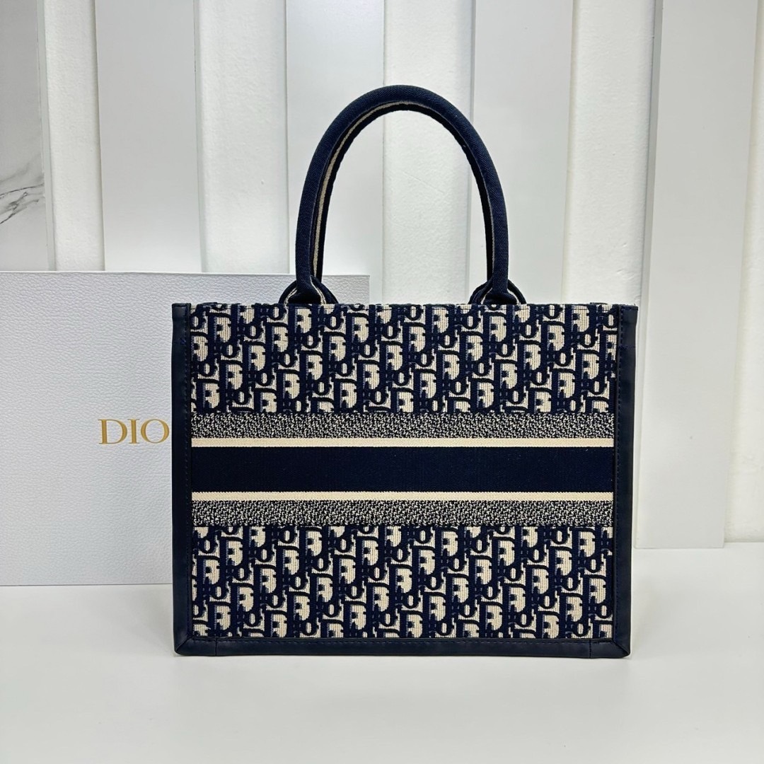 พร้อมส่ง 3 ไซส์ DIOR Medium Dior Book Tote Blue Dior Oblique Embroidery กระเป๋าทรงโท้ท เกรดออริ สลับแท้ 1:1 ใช้ต่างประเทศได้