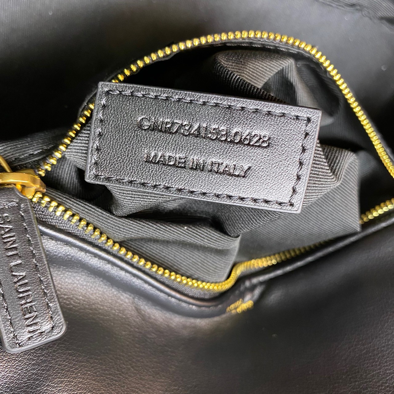 YSL CALYPSO IN PLUNGED / YSL Calypso Padded Leather Shoulder Bag กระเป๋าสะพาย คอลใหม่ ดีไซน์โลโก้โดดเด่น อะไหล่ทอง