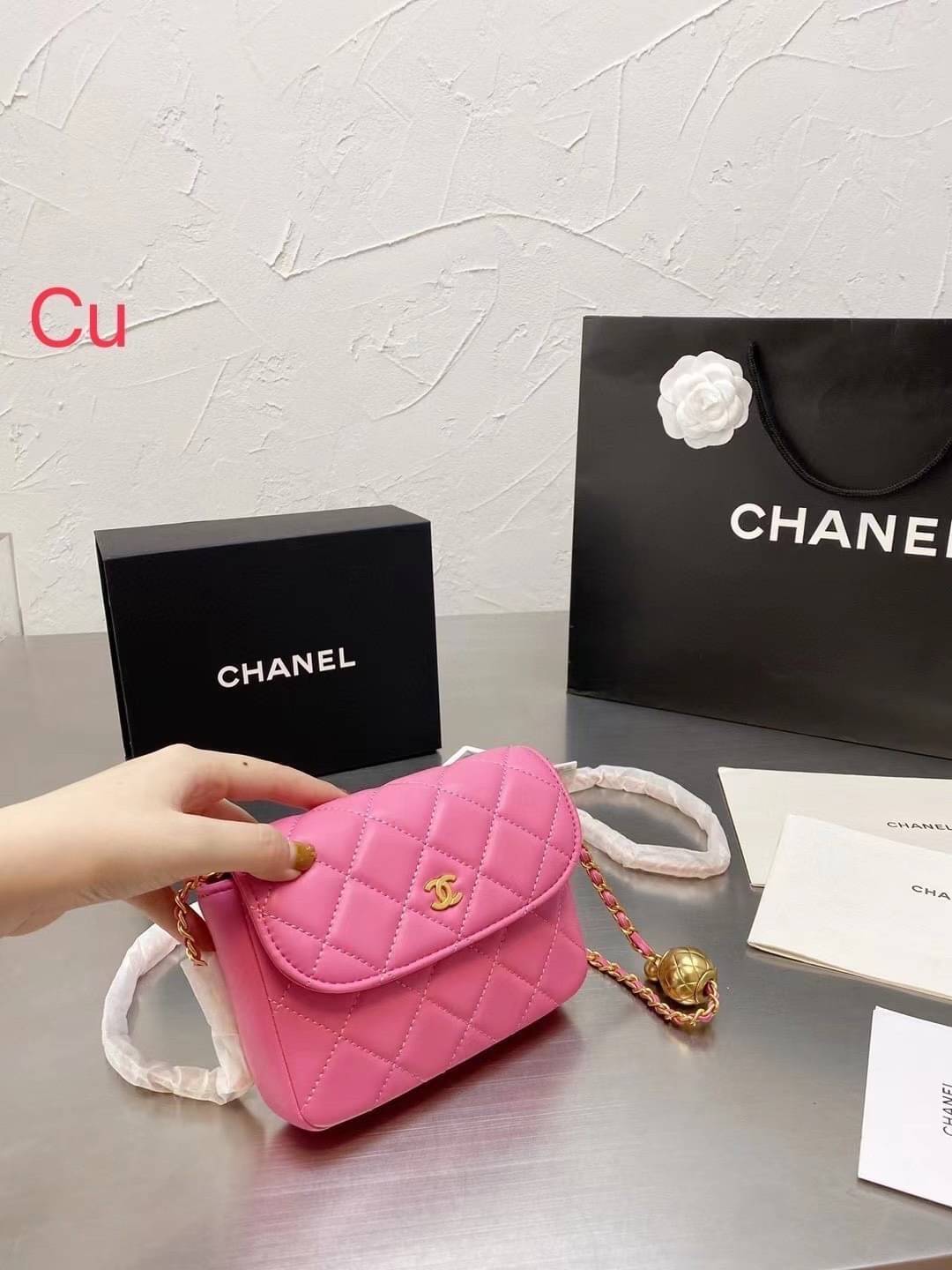 Chanel Pearl Crush with Chain / Chanel Mini crossbody bag กระเป๋าสะพายข้างหรือสะพายเป็นครอสบอดี้ รอบนี้เข้า 5 สีเลย ได้ใบนี้ไปถือออกงาน ก็สวยหรูดูแพงสุดๆค่า!!