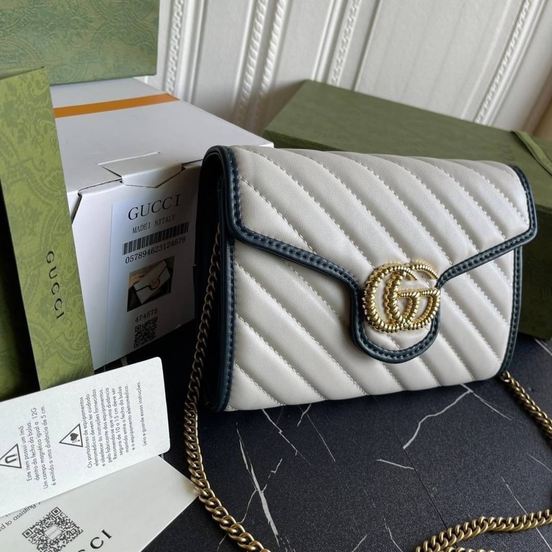 หนังแท้ GG Marmont matelassé mini bag พร้อมส่งที่ไทย GUCCI Wallet on Chain ภาพสินค้าถ่ายจากงานขายจริง รุ่นนี้หนังสวยมากค่ะ ละมุนที่สุด ใส่บัตร ใส่แบงค์ได้ รับรองว่าจะเป็นกระเป๋าที่จะหยิบใช้งานได้บ่อยๆ รับประกันความสวยปังค่าาา
