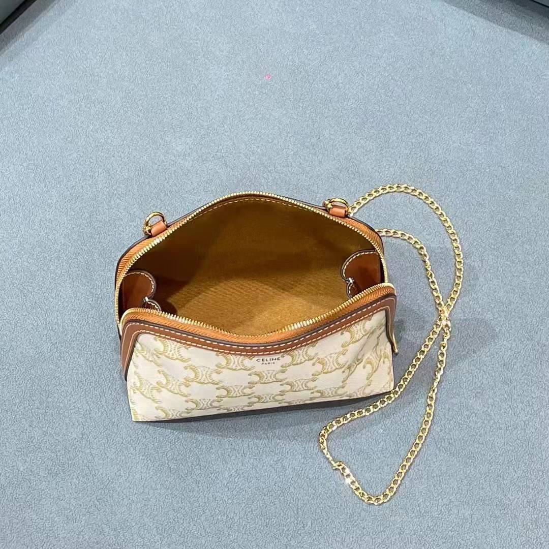 หนังแท้ CELINE CLUTCH WITH CHAIN IN TRIOMPHE CANVAS AND LAMBSKIN