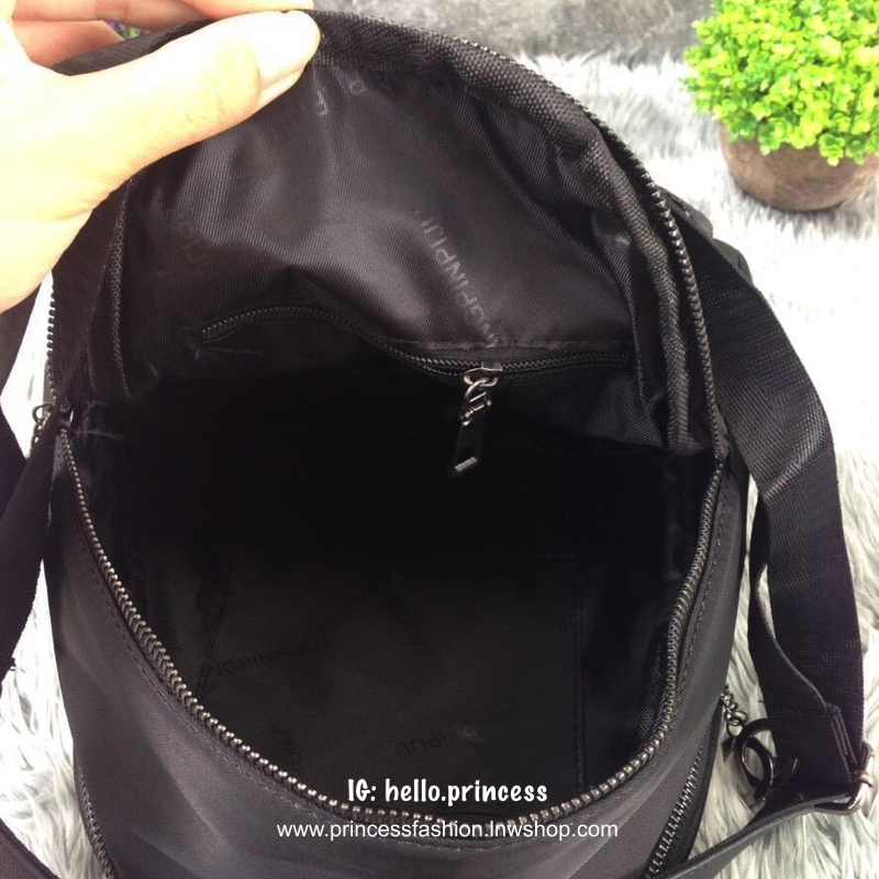 Chanel Backpack (S) กระเป๋าเป้ size mini VIP. gift ของแท้ จาก counter chanel ขนาดกำลังน่ารัก วัสดุ pu. ลายตารางหนังนิ่ม ด้านหน้ามี logo brand เปิดปิดแบบซิป แบ่ง 2 ช่องใหญ่ ภายในกว้าง ใส่ wallet ยาว, mini iPad ได้ มาพร้อมสายสะพายยาว ปรับได้ค่ะ