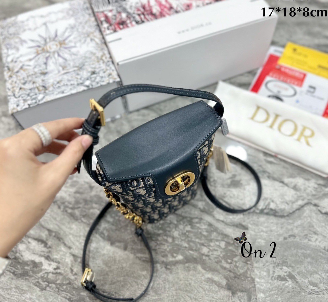 DIOR 30 Montaigne Dior Amber Mini Bucket Bag Blue Oblique Jacquard กระเป๋าทรงถัง บัคเก็ตน่ารัก สวยหรู งานดีมากมาพร้อมกล่องแบรนด์