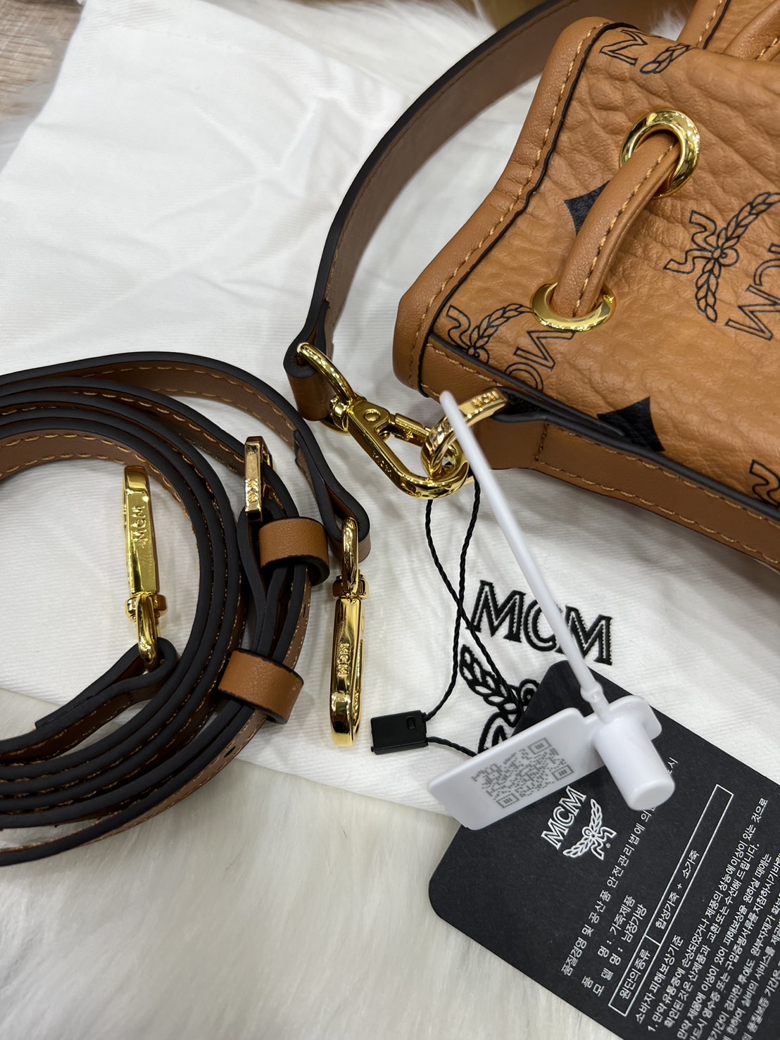 M.C.M MINI DESSAU DRAWSTRING BAG IN VISETOS กระเป๋าสะพายทรง bucket ไซส์ mini เกรดออริ สลับแท้ 1:1 ใช้งานต่างประเทศได้