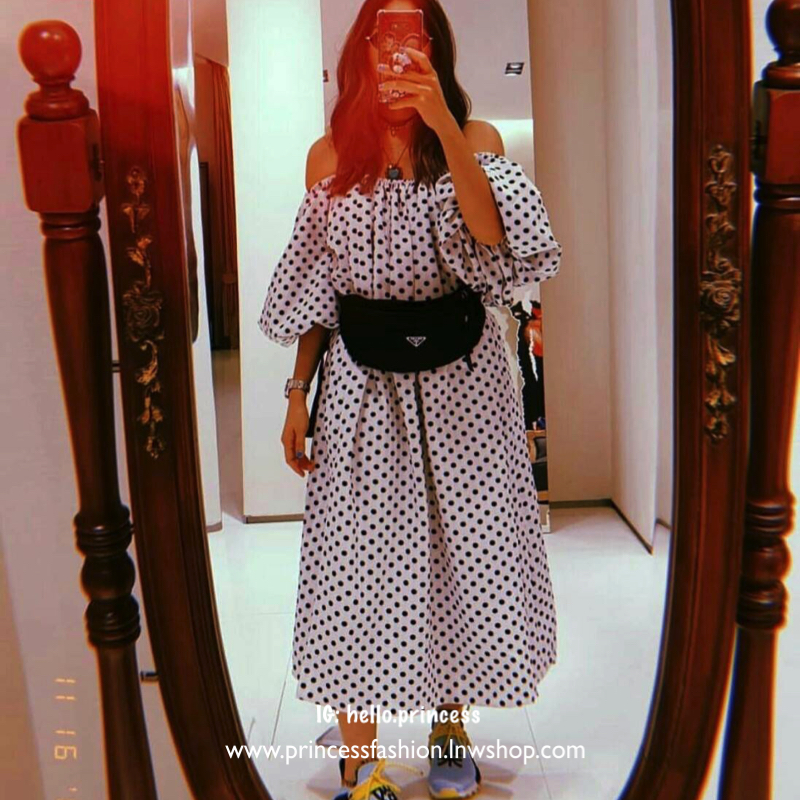 New Must Have Now อีกหนึ่งรุ่น Prada เหมาะกับท่านชาย เป็นอย่างยิ่ง กับกระเป๋าคาดอก / คาดเอว ทรงสวย จากงานพรีเมี่ยมกิ้ฟจากแบรนด์ PRADA ทรงฮิต วัสดุผ้า NYLON คุณภาพดี กันน้ำ100% ใส่ของได้หลากหลาย ตัวกระเป๋าอะไหล่สีเงิน ตัวล้อคปั้มจมแบรนด์สุดหรู ด้านมาพร้อมซ