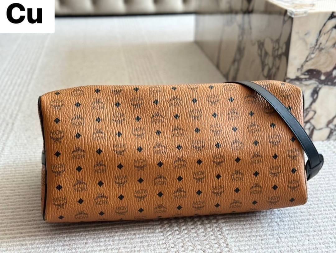 ORI | M.C.M NOMAD WEEKENDER / M.C.M Travel Bag กระเป๋าเดินทางใบใหญ่ ดีไซน์คลาสสิคสายสปอร์ต สายลุย ต้องมารวมกันตรงนี้เลยจ้า ดีไซน์โฉบเฉี่ยว ดูเท่