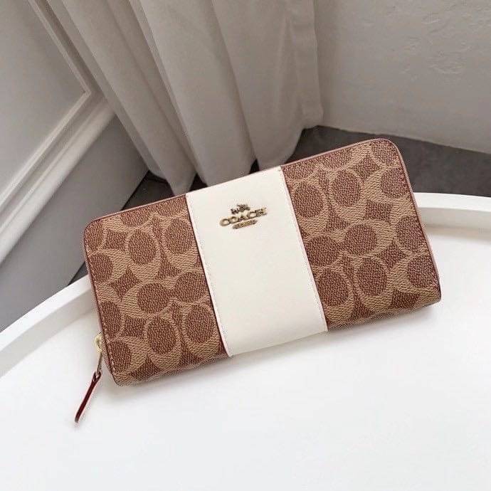 COACH Accordion Zip Wallet in Signature Coated Canvas with Leather กระเป๋าสตางค์ใบยาว เปิด-ปิดกระเป๋าด้วยซิปรอบ ด้านในมีช่องใส่บัตร ช่องใส่ธนบัตร และช่องซิปใส่เหรียญค่ะ
