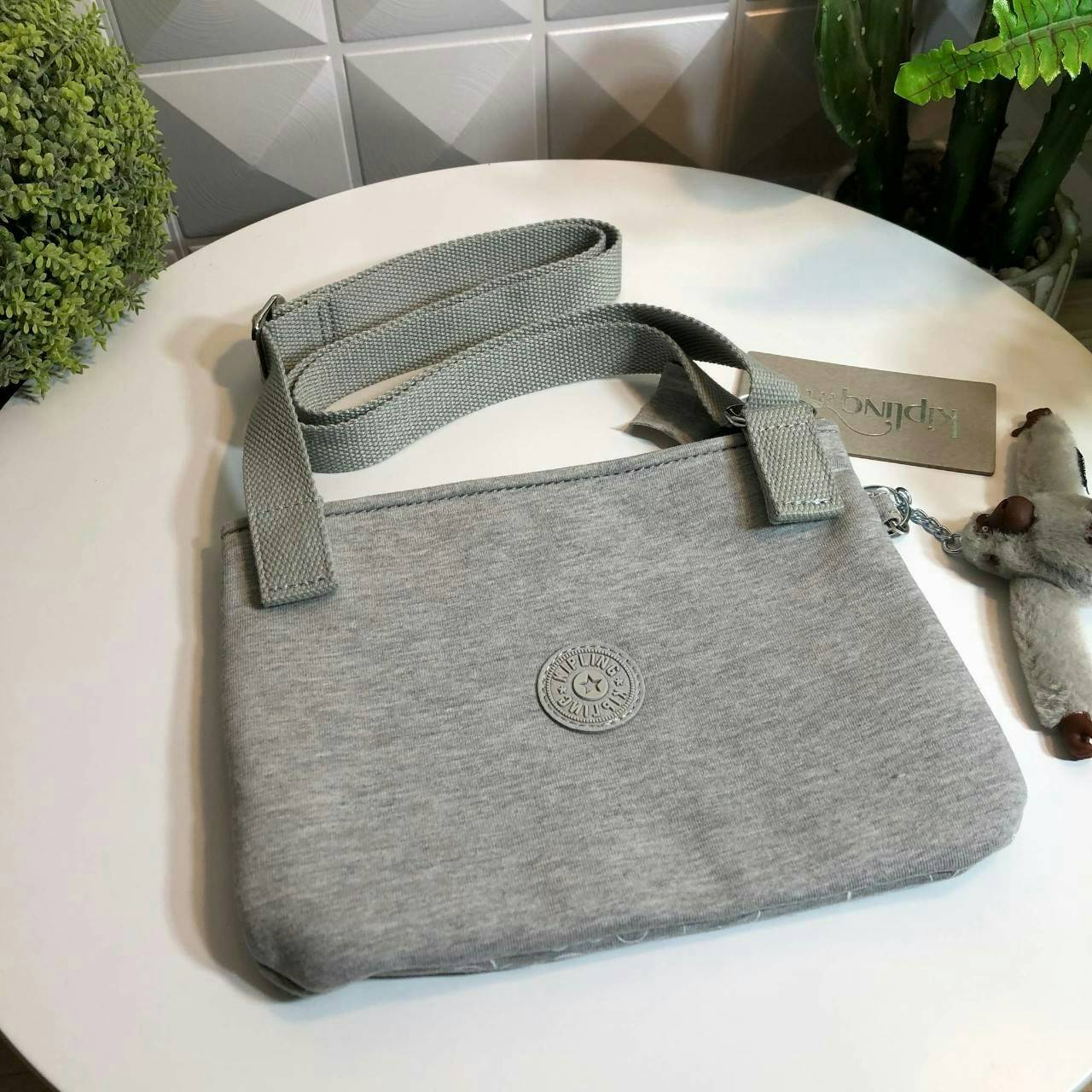 Kipling MAY Small 2-in-1 Pouch and Crossbody กระเป๋าสะพายหรือคาดเอว ขนาดมินิรุ่น Limited ทรงน่ารัก น้ำหนักเบา ใช้ได้ทั้งสองด้าน ด้านหน้ามีสกรีน mickey mouse ด้านหลังประดับโลโก้ มาพร้อมพวงกุญแจแบรนด์ เปิดปิดด้วยซิปสะดวกใช้ หัวซิปแบรนด์ มีหนึ่งช่องซิป และสา