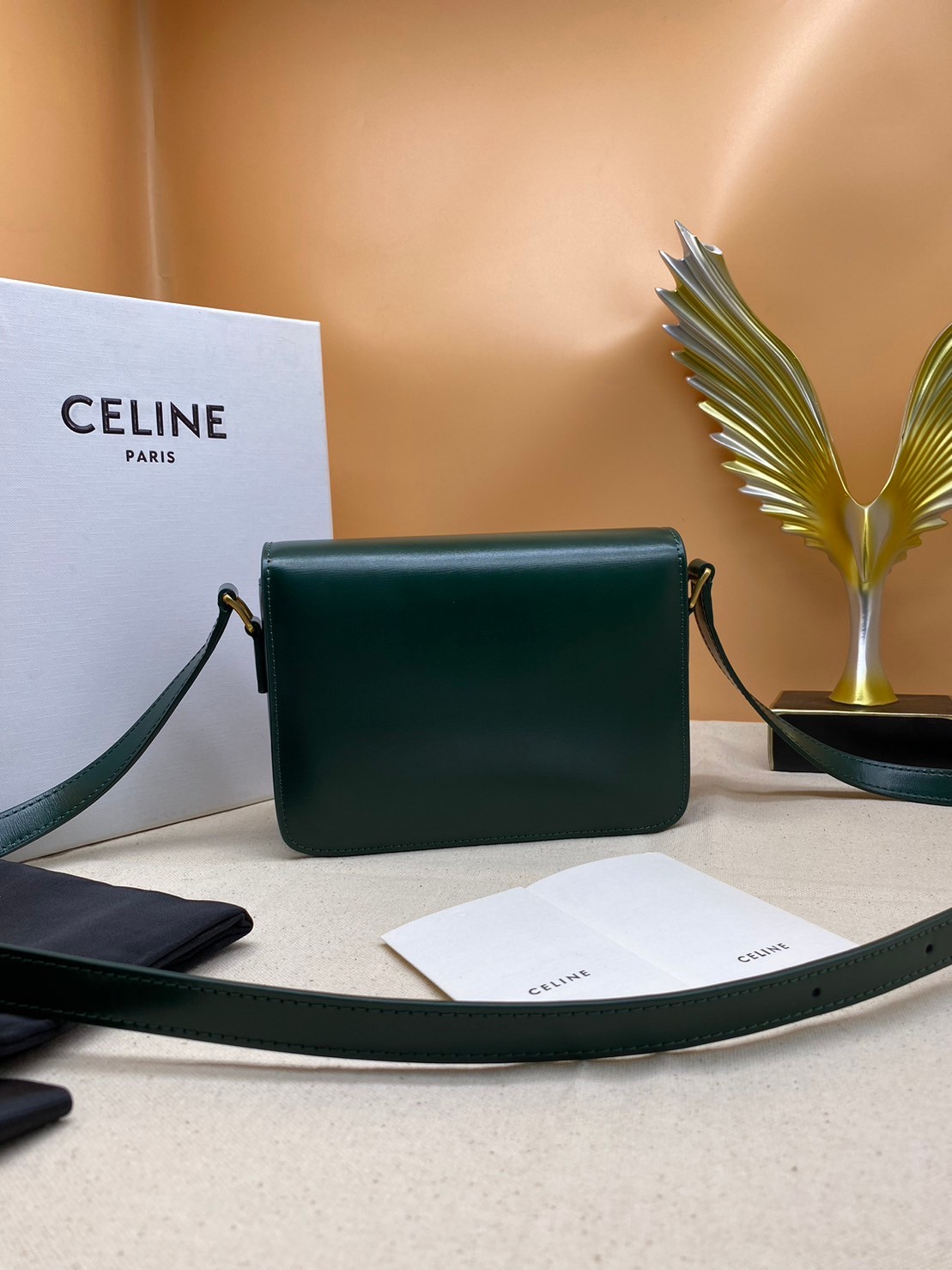 MEDIUM 22cm : CELINE CLASSIQUE TRIOMPHE BAG IN SHINY CALFSKIN / Celine Triomphe Bag / Celine Bag พร้อมส่ง 10 สี เกรดออริ 1:1 กระเป๋าแบรนด์หรูที่ควรมีแห่งปี