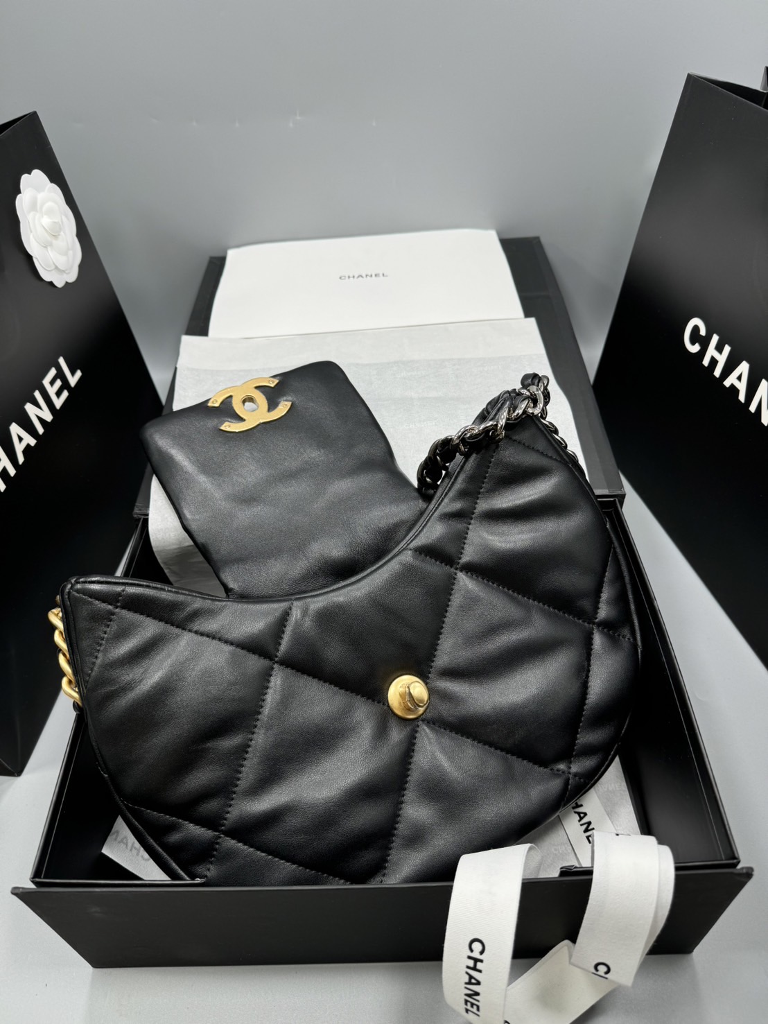 CHANEL 19 Hobo Bag Black Mixed Metal Hardware กระเป๋าสะพายหนังแท้ เกรดออริ ท็อป สลับแท้ 1:1 ผ่านทุก ตม ใช้งานต่างประเทศได้