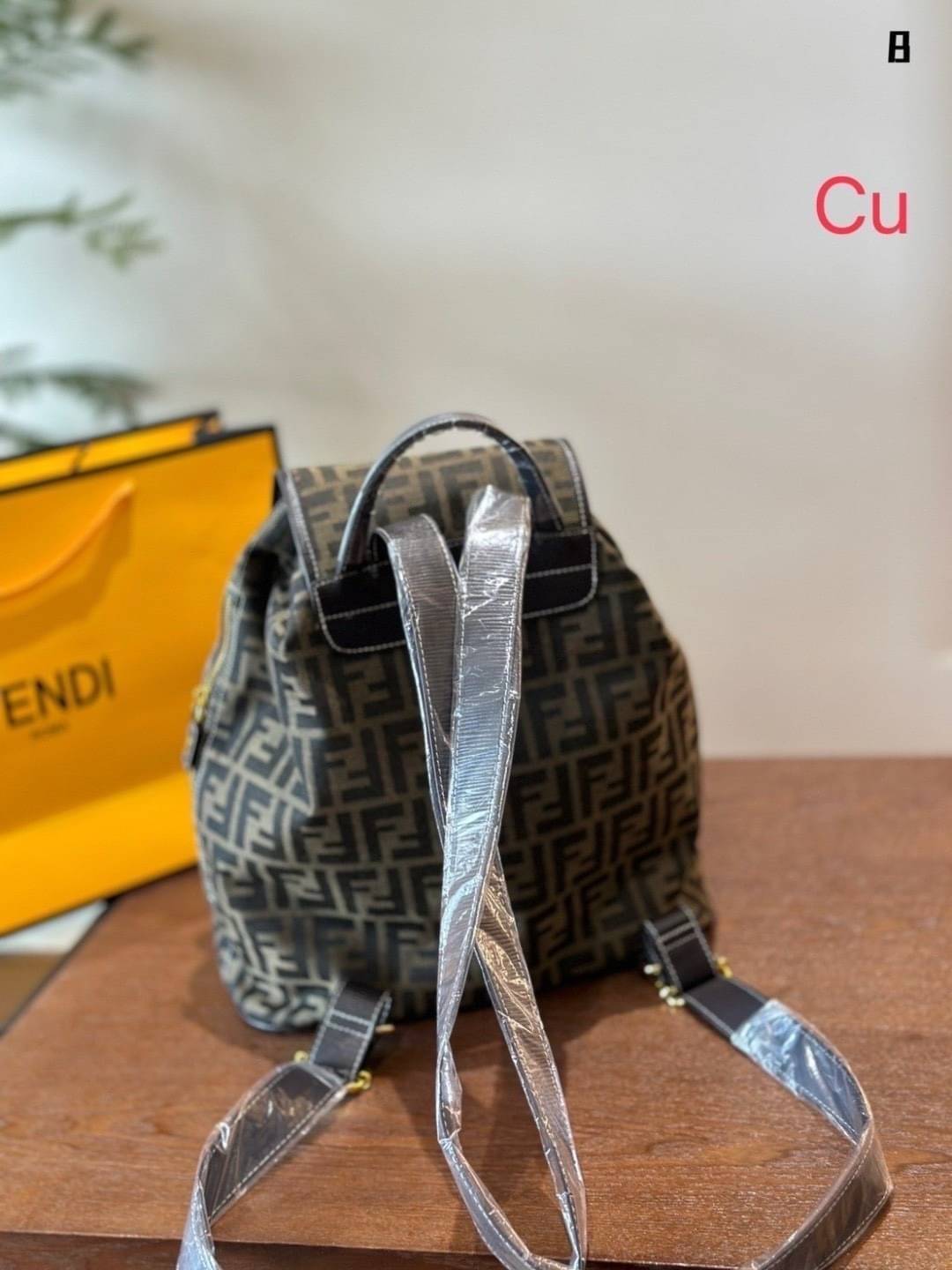 FENDI Zucca Monogram Backpack with 2 pocket กระเป๋าเป้ FF ใบใหญ่จุของได้เยอะ ภายในโล่งกว้าง พร้อมช่องใส่ของด้านหน้าสะดวกใช้งาน นานๆจะมีมาในรูปแบบเป้ให้ครอบครองกันค่า! วันไหนๆ ในไทยหรือ ตปท.ใบเดียวจบ!!