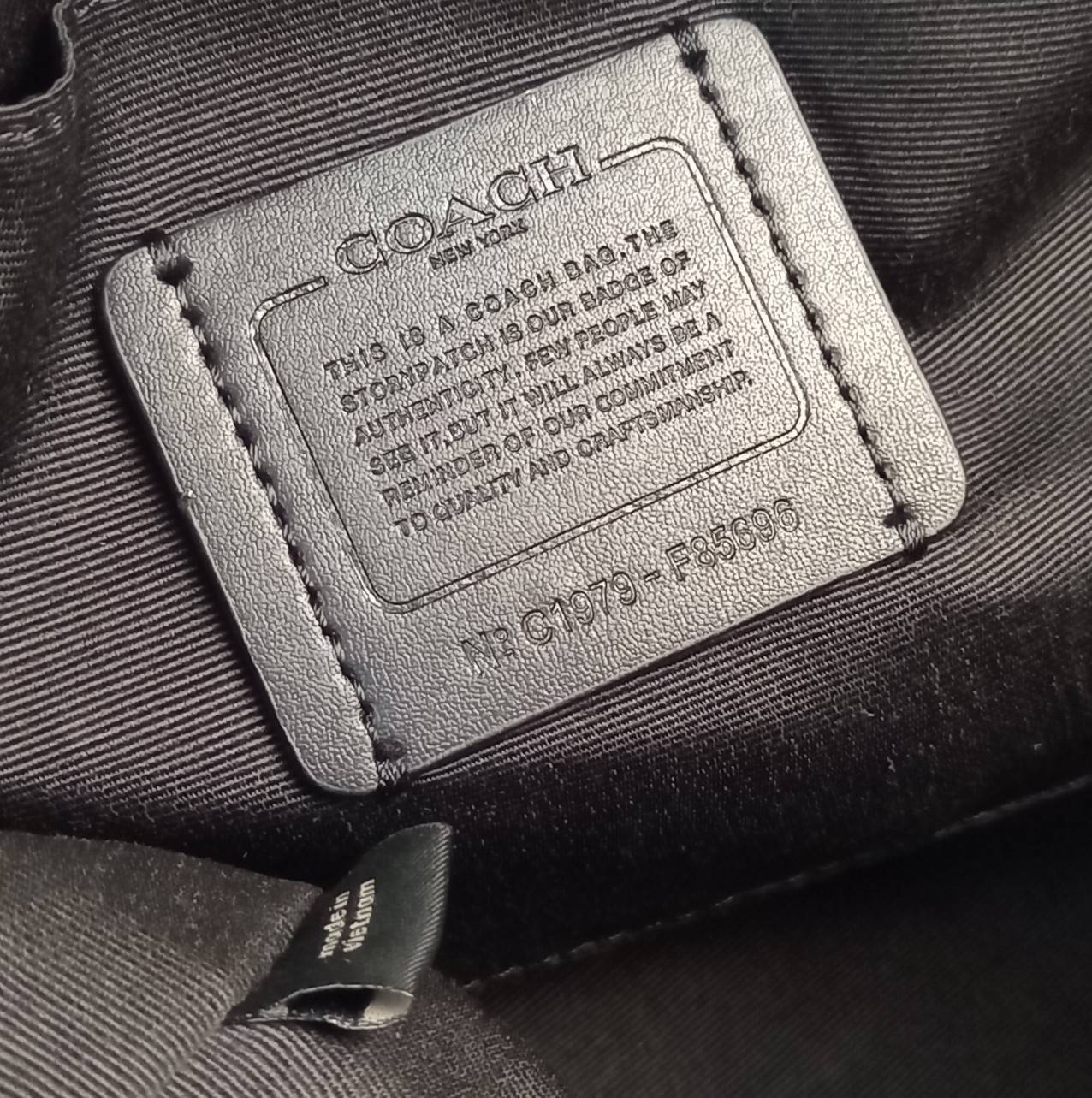 COACH LEWIS SHOULDER BAG IN SIGNATURE CANVAS (COACH F85696)🌺พอชใบใหญ่ ใส่ของได้จุใจ มีสายให้ 2 สาย อะไหล่สีทอง หรูหรา คลาสสิค สายยาวถอดได้ ปรับได้ ช่องด้านใน กว้างมากๆ ใช้ได้ทุกโอกาสจริงๆ แนะนำ ไม่ควรพลาดจ้า